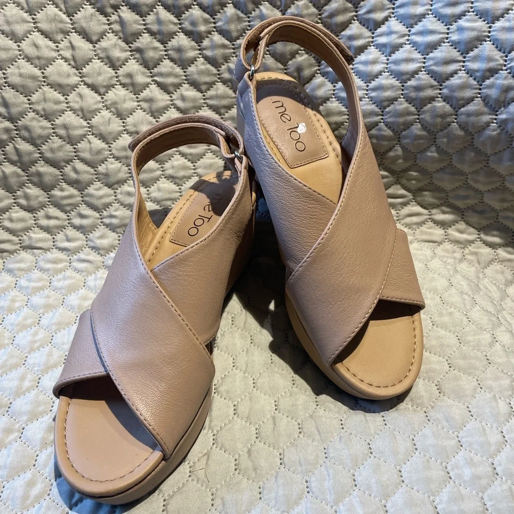 Me Too Women's Tan Cross-Strap Sandals